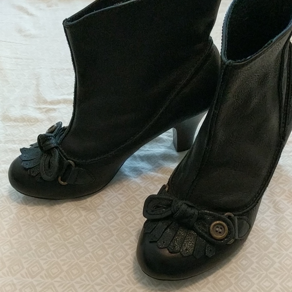 Miss Albright ankle booties 7.5